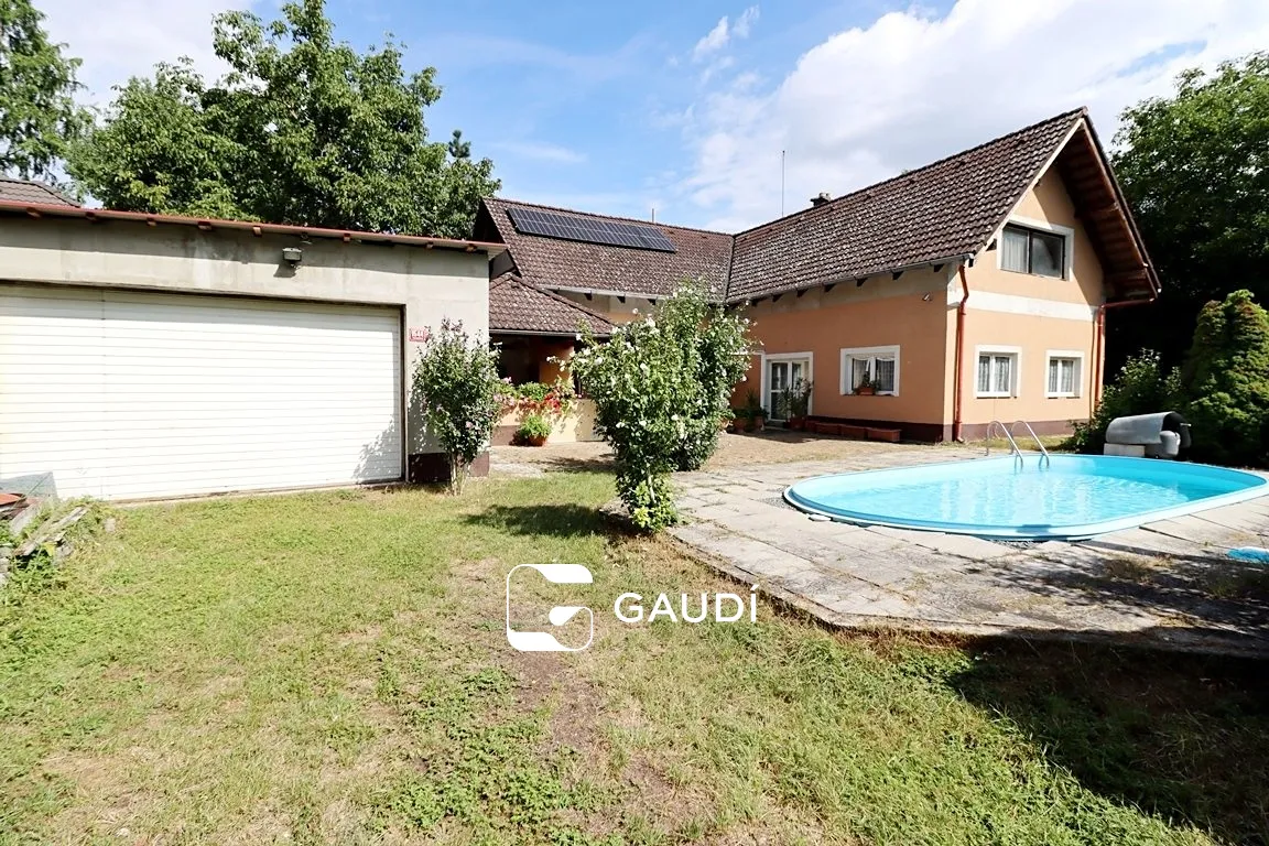 Prodej rodinného domu 400 m², pozemek 1457 m²